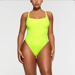 NWT SKIMS Limited Edition Essential Scoop Neck Bodysuit Highlighter size L/XL